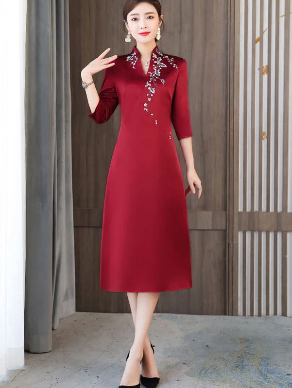 Burgundy Mothers Embroidered V-Neck Cheongsam Qi Pao Dress